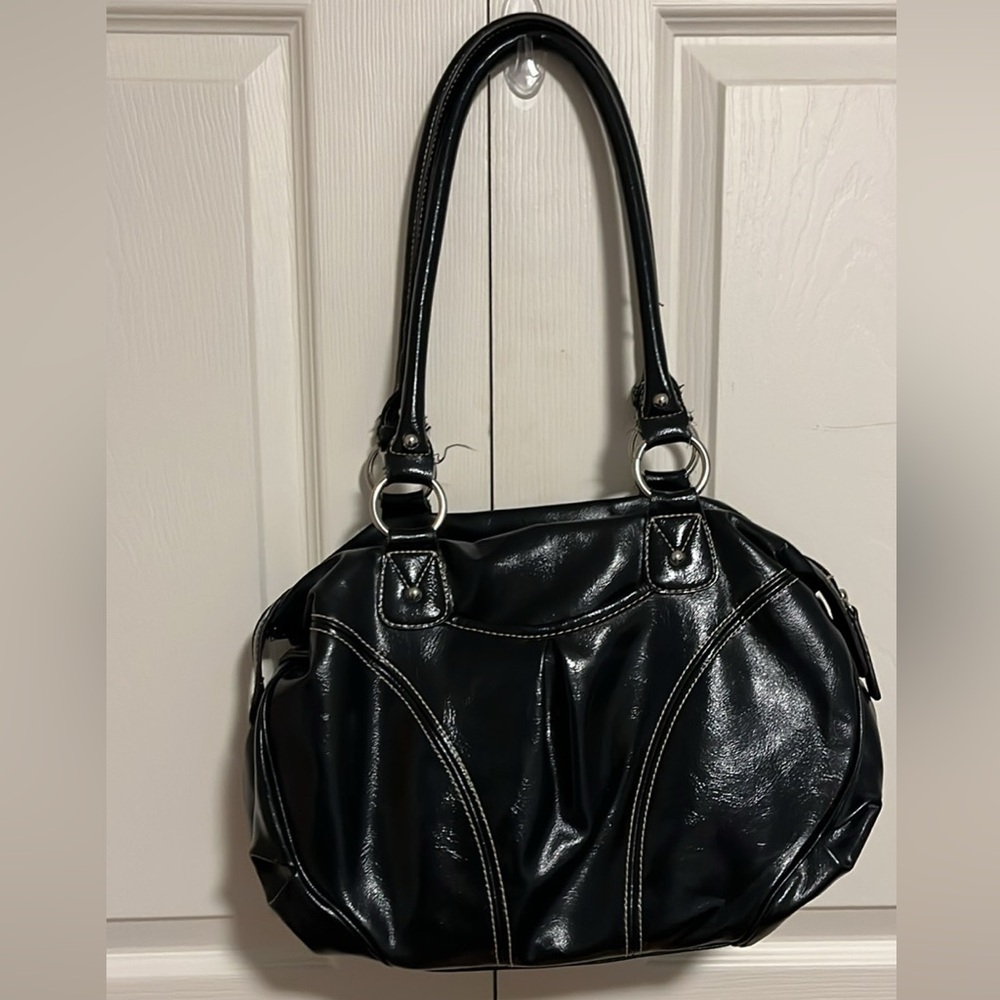 Elle, black purse, shoulder strap